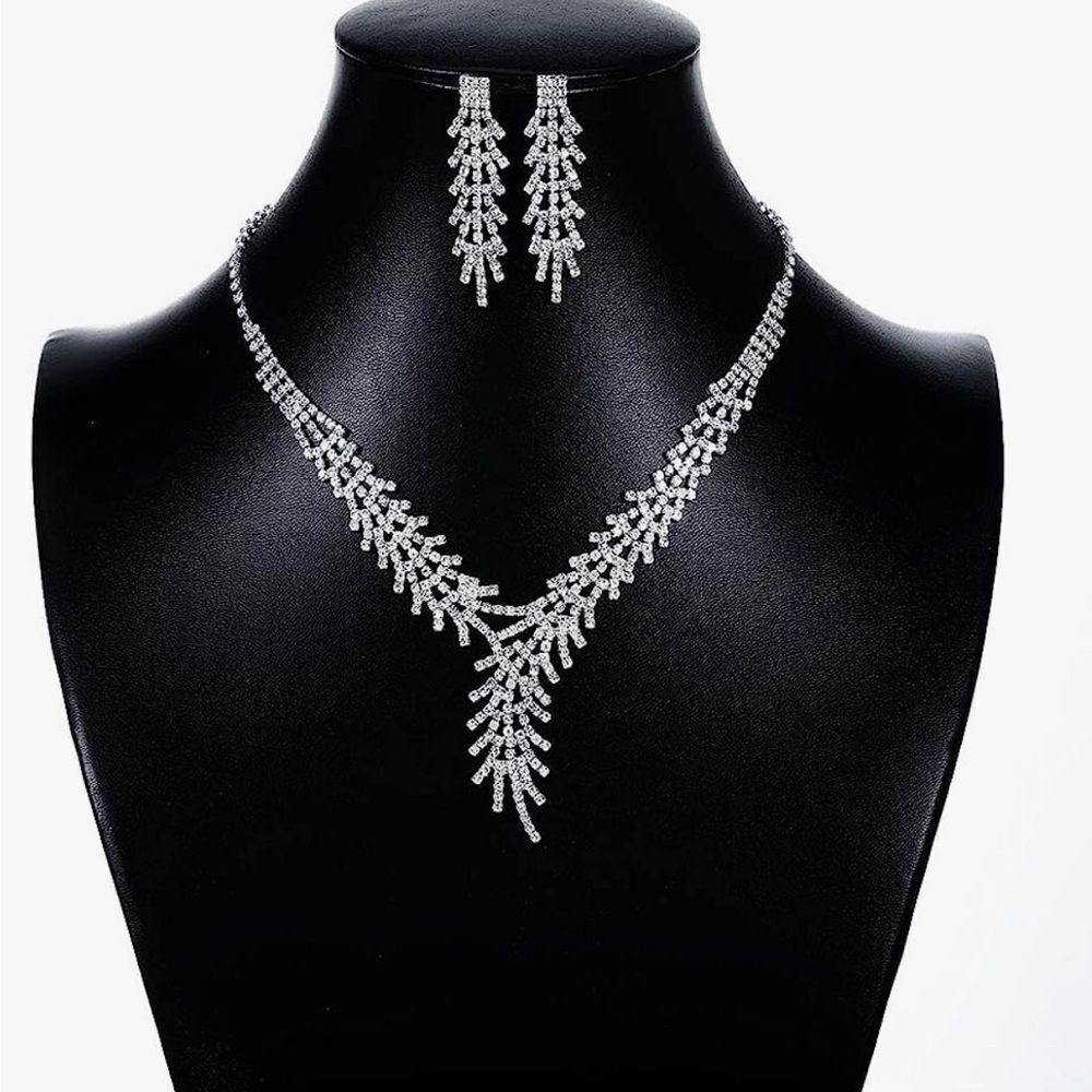Eaytmo rhinestone necklace & earring set.  Great for pageants, weddings or prom
